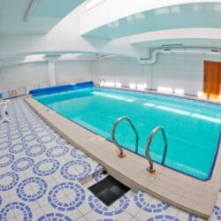 лечебный бассейн с минеральной водой лечебный бассейн с минеральной водой