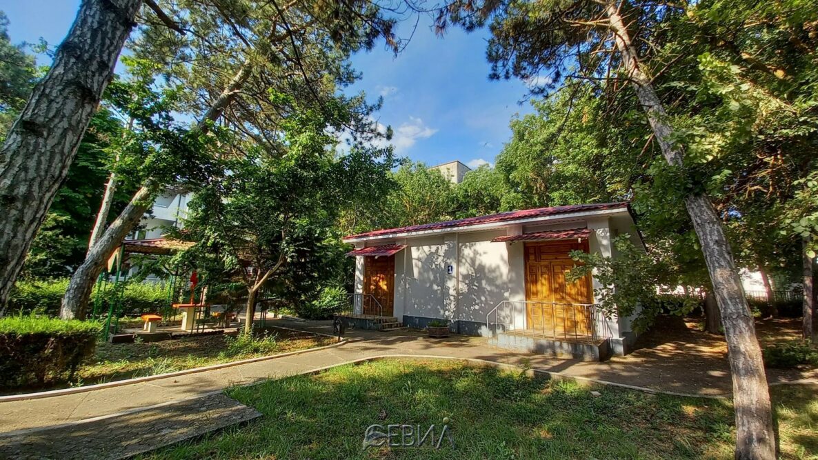 территория возле коттеджей территория возле коттеджей